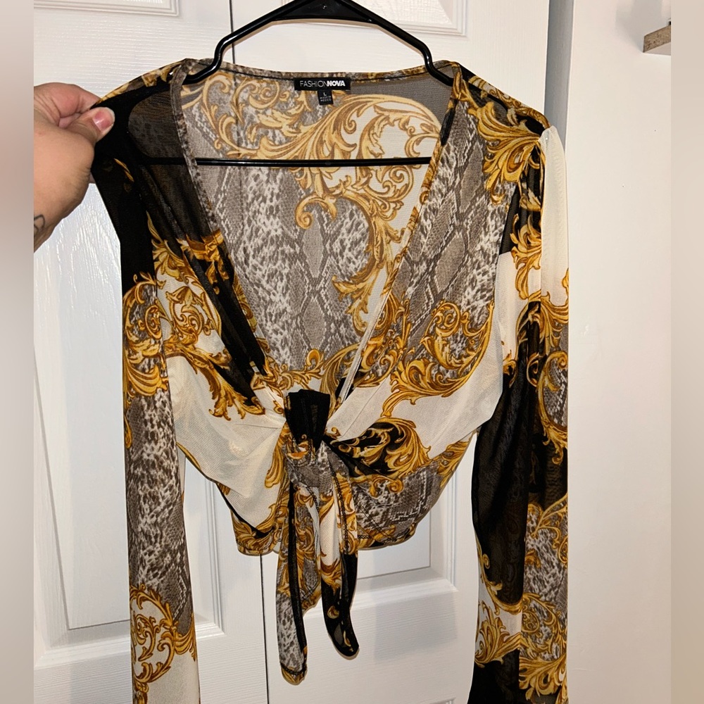 Fashion Nova, Gold & Black long sleeve cropped top